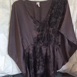 Butterfly style - sliver/gray blouse